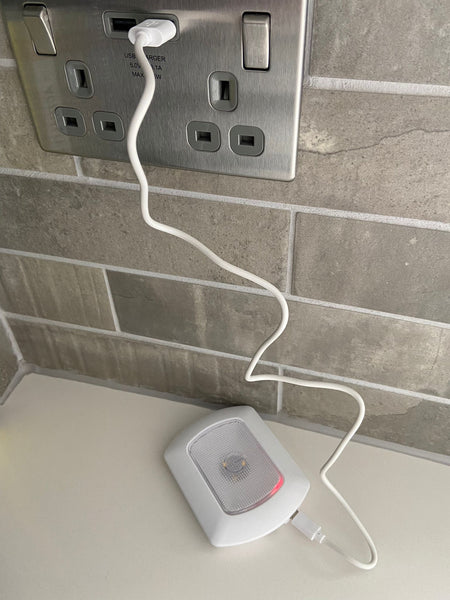 Omni Rechargeable LED Push Lights With Wireless Magnetic Strip