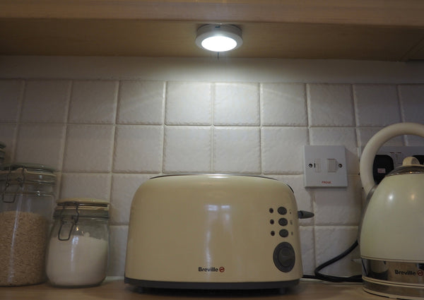 Omni Battery Powered Medium LED Tap Light